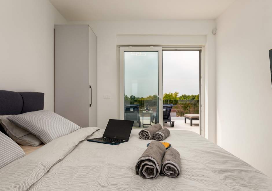 Modern three bedroom villa ROSMARINO with pool in Svetvinčenat