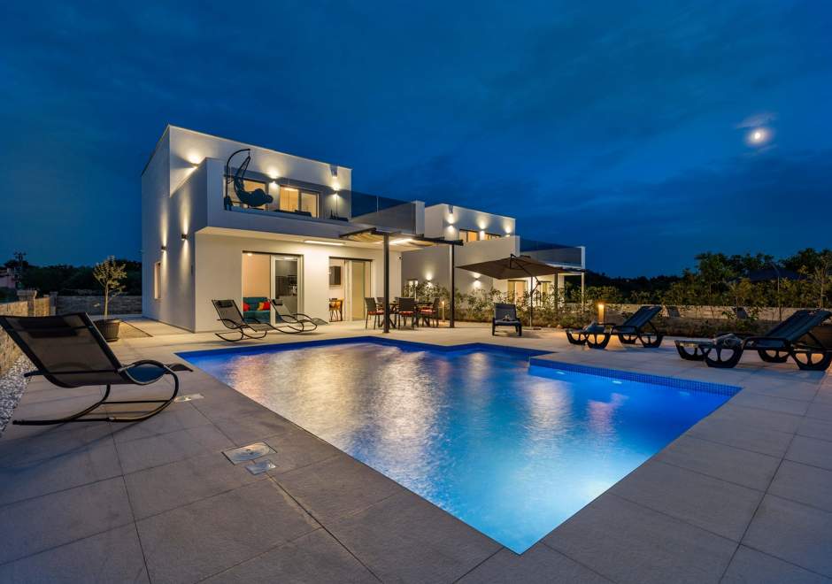 Modern three bedroom villa ROSMARINO with pool in Svetvinčenat
