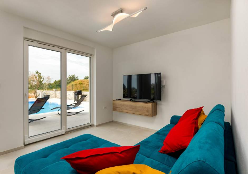 Modern three bedroom villa ROSMARINO with pool in Svetvinčenat