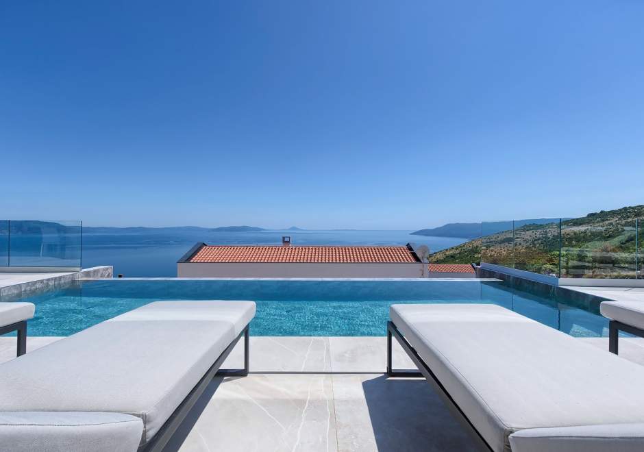 Villa Ateneum con vista mare, jacuzzi e piscina a sfioro