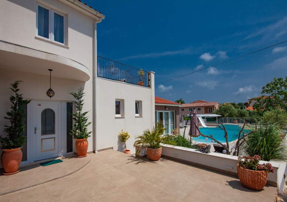 Five bedroom villa Emily with pool in Medulin