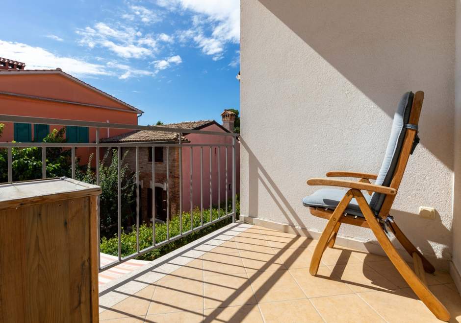 One-bedroom apartment ALBIS with balcony and parking in Rovinj