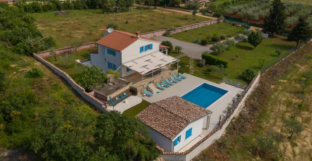 Villa Tanga vicino a Rovigno con piscina privata e giardino per 8 persone