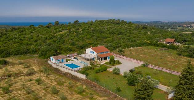 Villa Tanga vicino a Rovigno con piscina privata e giardino per 8 persone