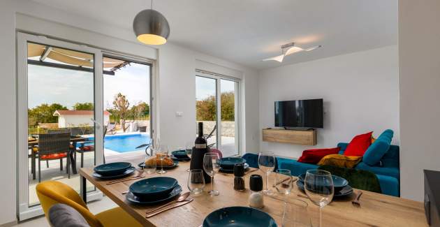 Modern three bedroom villa ROSMARINO with pool in Svetvinčenat