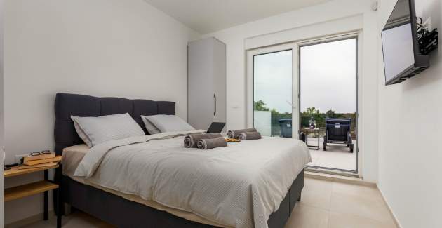 Modern three bedroom villa ROSMARINO with pool in Svetvinčenat