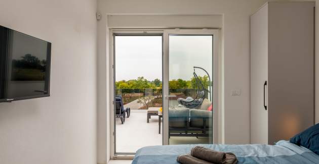 Modern three bedroom villa ROSMARINO with pool in Svetvinčenat