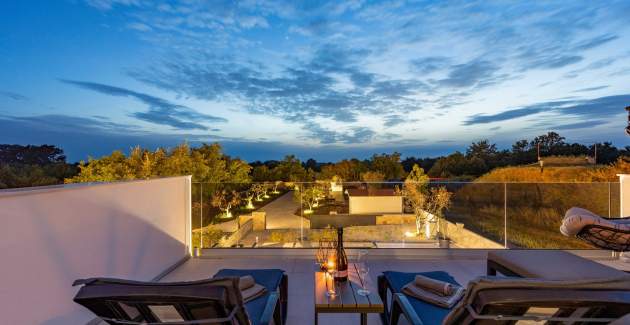 Modern three bedroom villa ROSMARINO with pool in Svetvinčenat