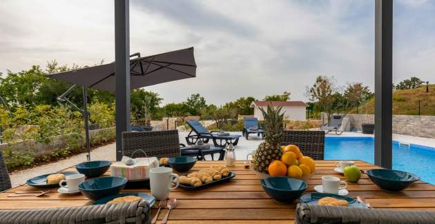 Modern three bedroom villa ROSMARINO with pool in Svetvinčenat