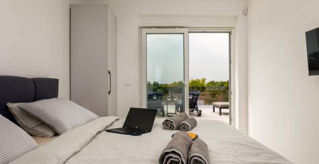 Modern three bedroom villa ROSMARINO with pool in Svetvinčenat