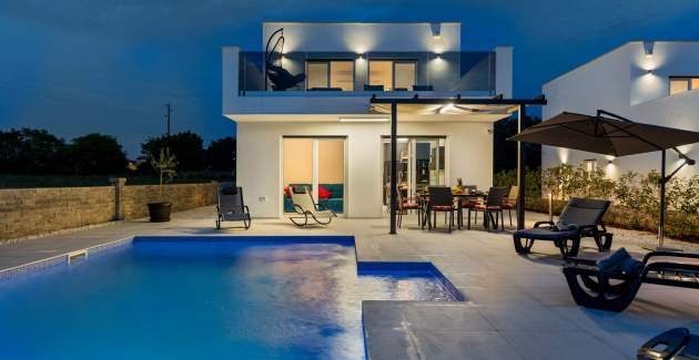 Modern three bedroom villa ROSMARINO with pool in Svetvinčenat