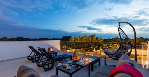 Modern three bedroom villa ROSMARINO with pool in Svetvinčenat