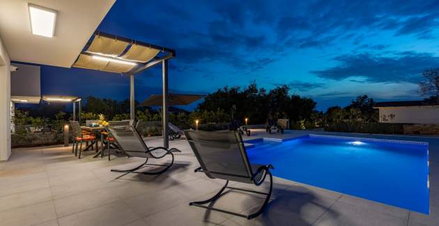 Modern three bedroom villa ROSMARINO with pool in Svetvinčenat
