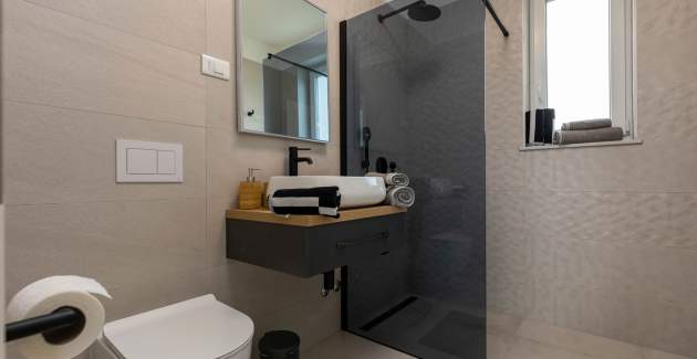Modern three bedroom villa ROSMARINO with pool in Svetvinčenat