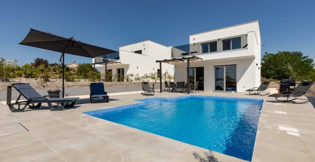 Modern three bedroom villa ROSMARINO with pool in Svetvinčenat