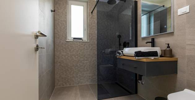 Modern three bedroom villa ROSMARINO with pool in Svetvinčenat