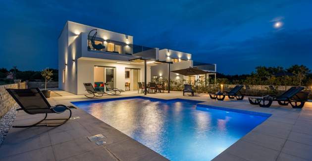 Modern three bedroom villa ROSMARINO with pool in Svetvinčenat