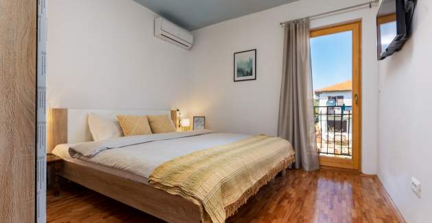 App with balcony, parking, kitchenette for couples A2