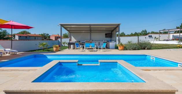 Holiday house in rural Istria with pool and hydromassage