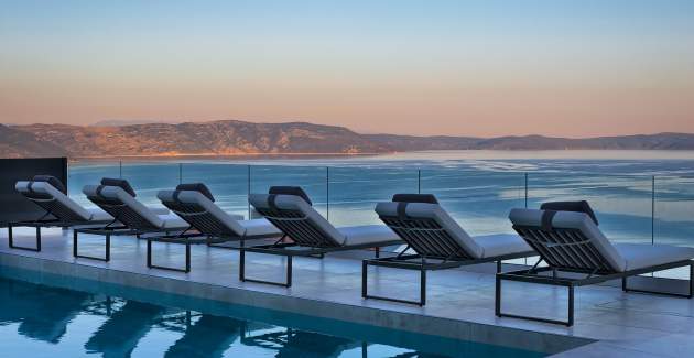 Villa Ultima s pogledom na more, privatnim bazenom, jacuzzijem, teretanom i saunom
