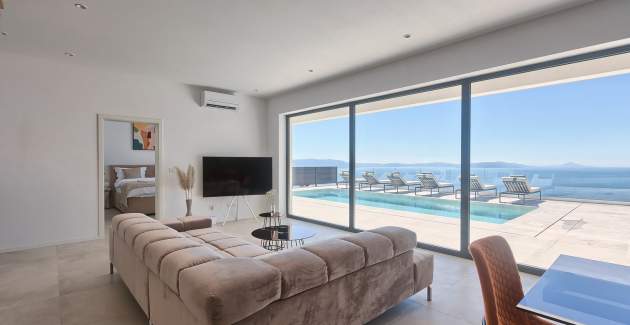 Villa Ultima with sea view, private pool, jacuzzi, gym and sauna