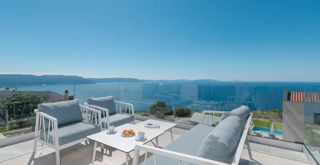 Villa Aristea con vista mare, jacuzzi e piscina a sfioro