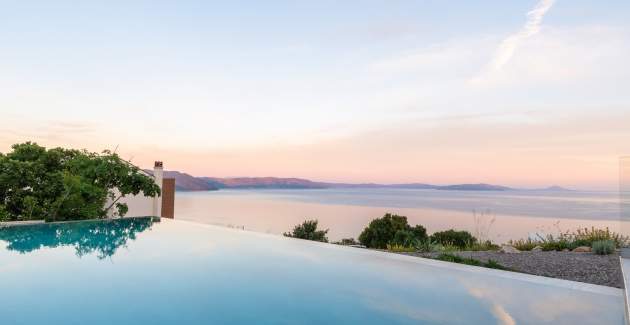 Villa Aristea with sea view, jacuzzi and infinity pool