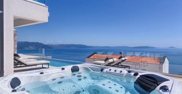 Villa Ateneum con vista mare, jacuzzi e piscina a sfioro