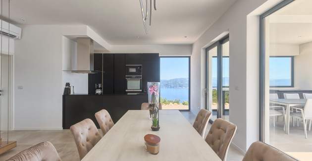 Villa Ateneum with sea view, jacuzzi and infinity pool