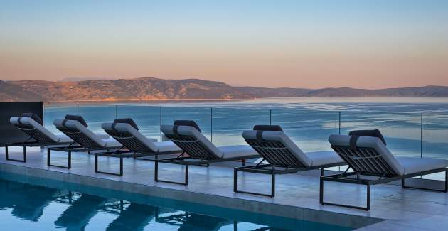 Villa Ateneum con vista mare, jacuzzi e piscina a sfioro