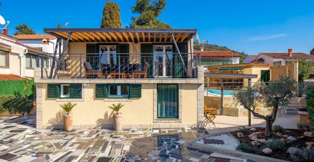 Villa Ivona with heated pool in Rovinj