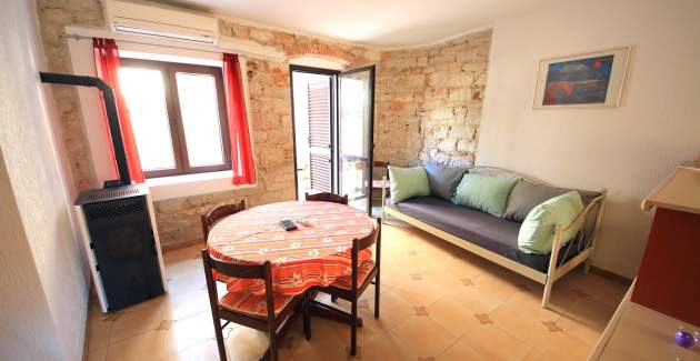 Lovely Studio apartment Damuggia with terrace