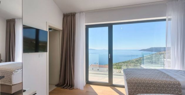 Villa Ultima with sea view, private pool&jacuzzi