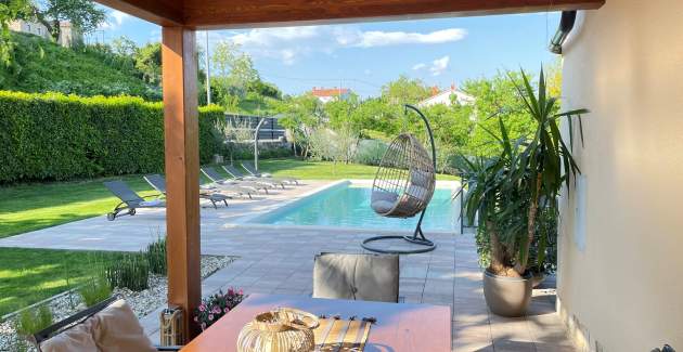 Holiday home with private pool and garden in central Istria / Tervis