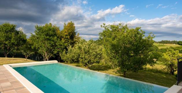 Holiday home with private pool and garden in central Istria / Tervis