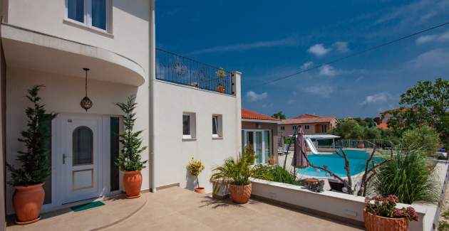 Five bedroom villa Emily with pool in Medulin