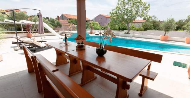 Five bedroom villa Emily with pool in Medulin