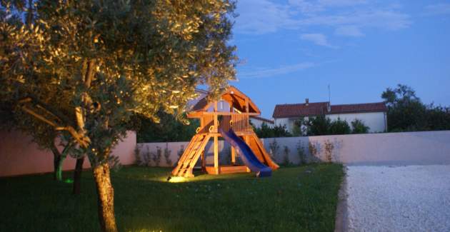 Villa Emily mit fünf Schlafzimmern und Pool in Medulin