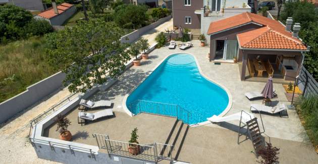 Villa Emily con cinque camere da letto e piscina a Medulin