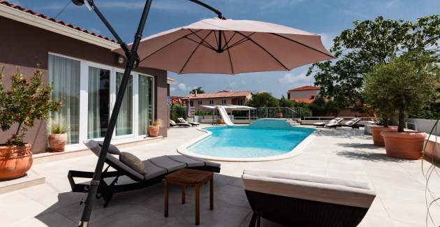 Villa Emily con cinque camere da letto e piscina a Medulin