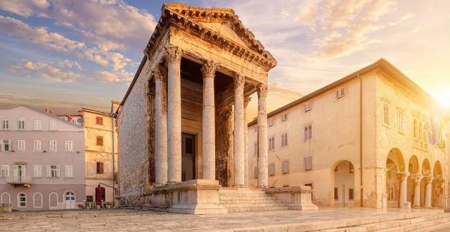 Villa Emily con cinque camere da letto e piscina a Medulin