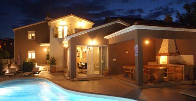 Five bedroom villa Emily with pool in Medulin