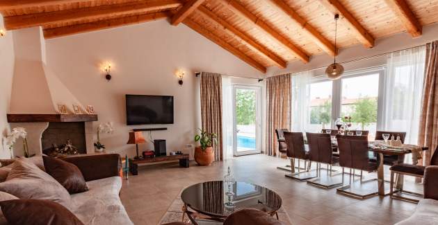 Five bedroom villa Emily with pool in Medulin