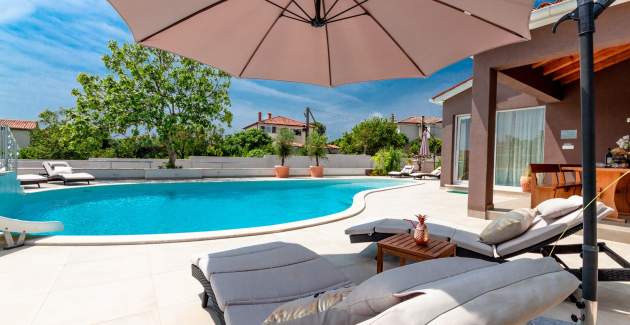 Five bedroom villa Emily with pool in Medulin