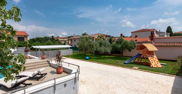 Villa Emily con cinque camere da letto e piscina a Medulin