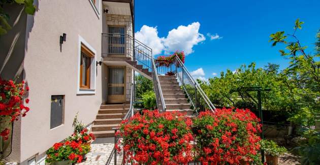 Apartments Kristina / Komfort Apartment mit zwei Schlafzimmern, Terrasse und Parkplatz