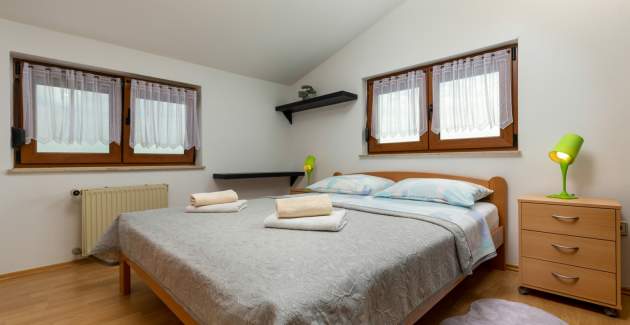 Apartments Kristina / Komfort Apartment mit zwei Schlafzimmern, Terrasse und Parkplatz