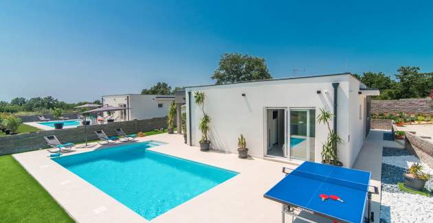 Modern 3 bedroom villa with pool / Francesca