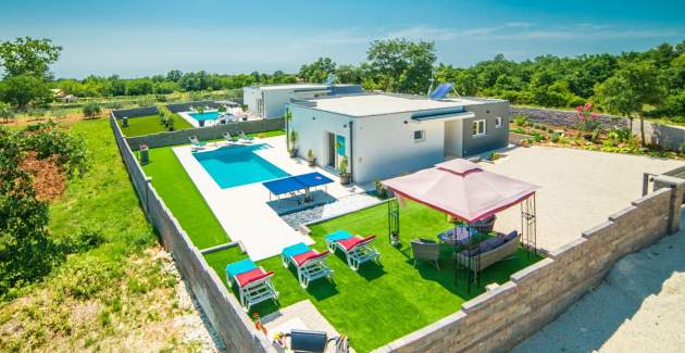 Modern 3 bedroom villa with pool / Francesca