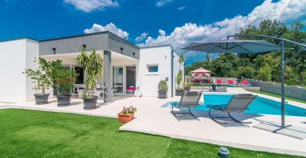 Modern 3 bedroom villa with pool / Francesca